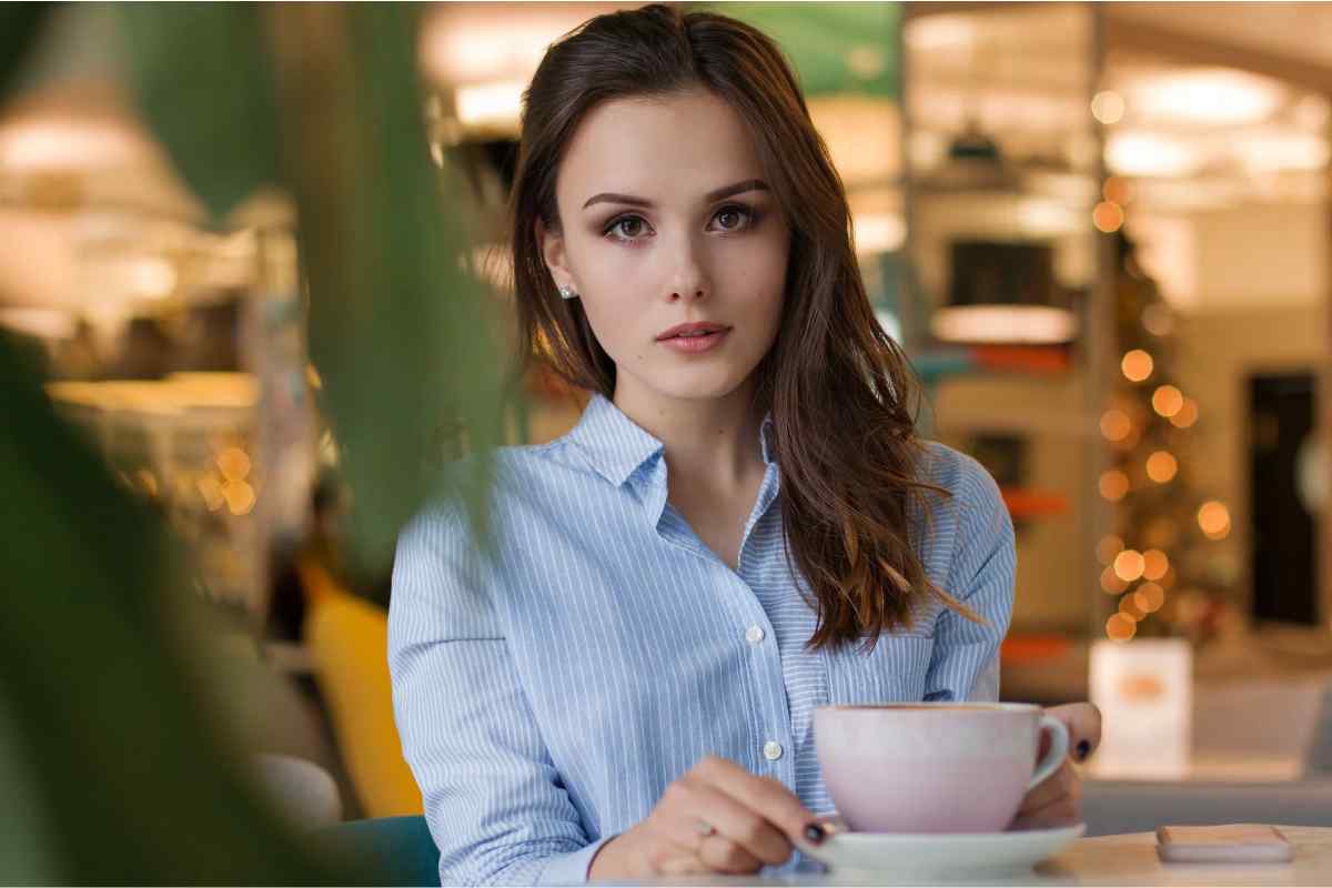 За себя должна платить сама?
