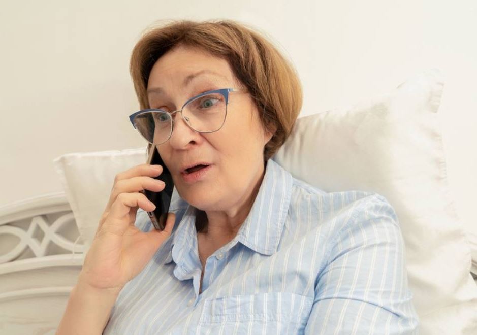 Три года дочь не общалась с родителями, потому что муж запрещал. А теперь разводится и просит пустить ее с ребенком: «Мне больше некуда идти!»