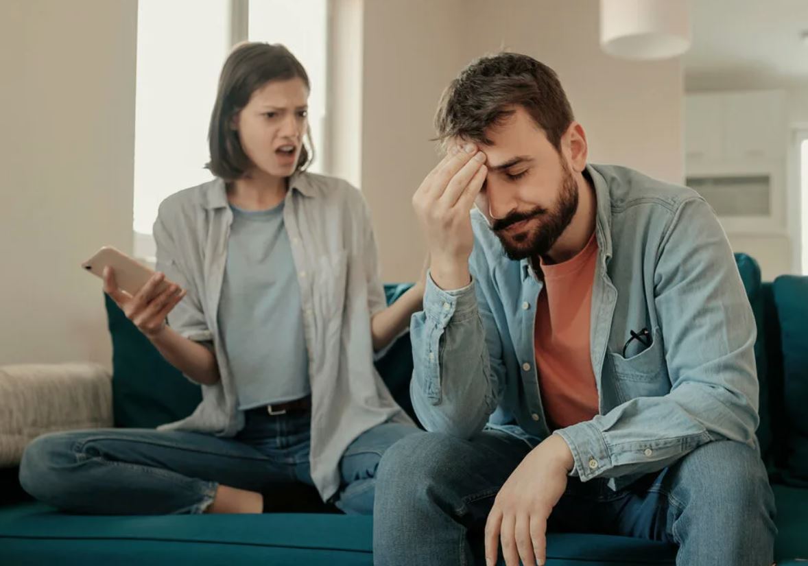 Деньги нужны, и есть работа, но сидеть с детьми муж отказывается