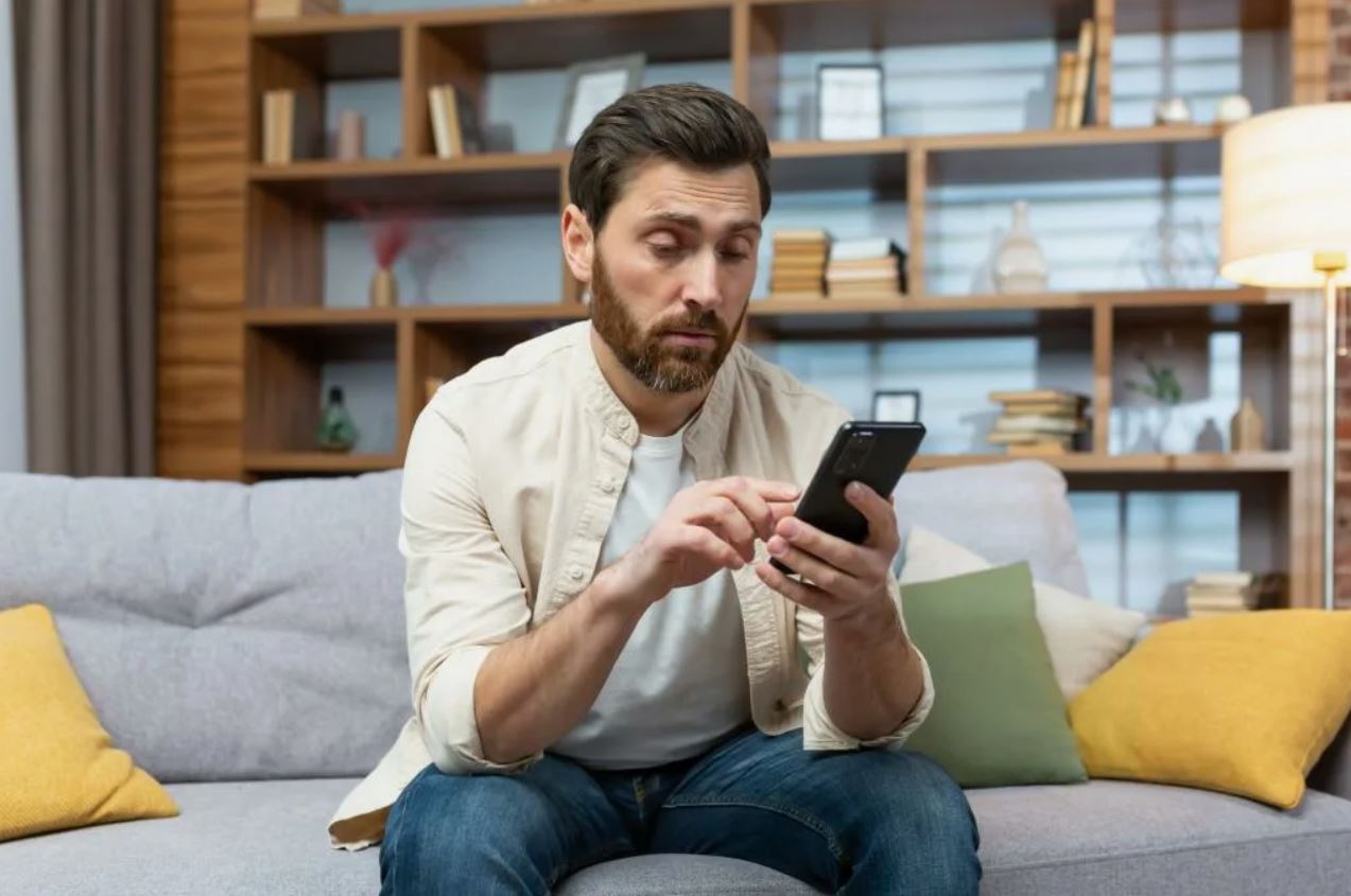 «Мы справили маме юбилей в ресторане. С тебя половина счета», — написала Натальиному мужу сестра