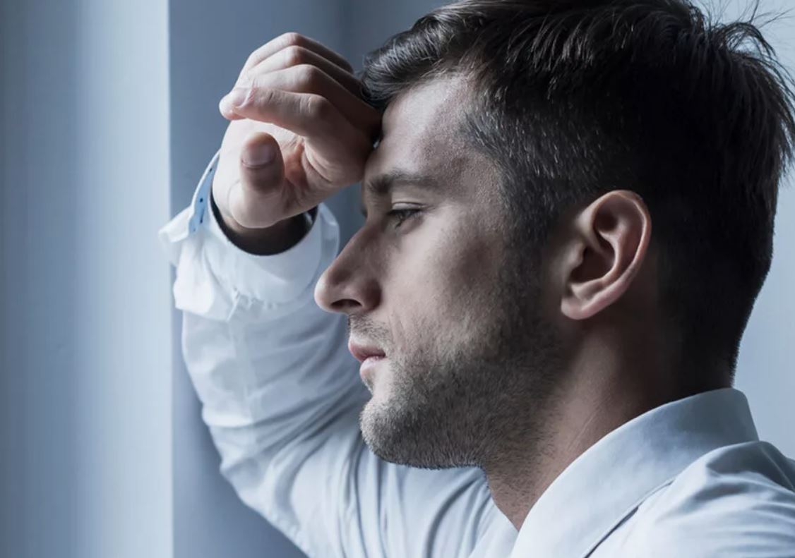 Муж обижен: «Ты рассказываешь всем, что живешь со мной только из-за денег»