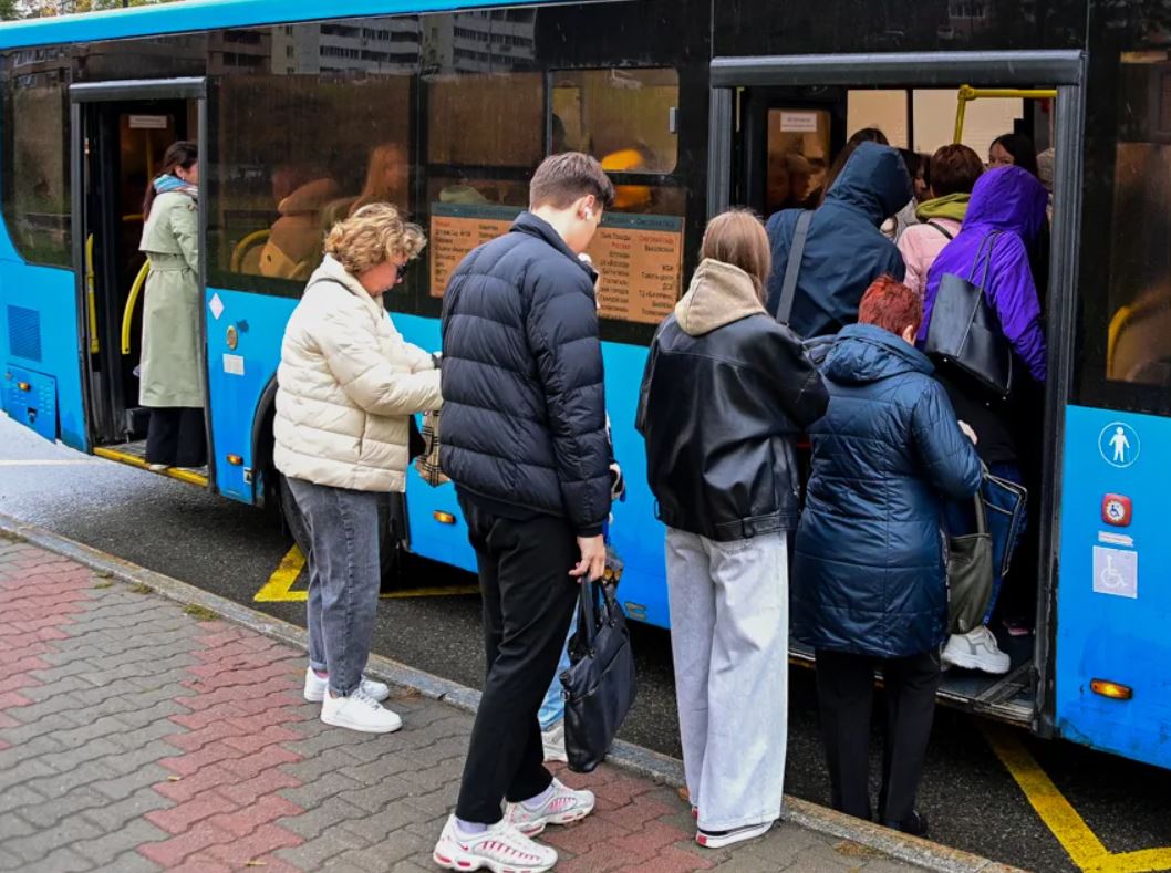 «Вот вырастет твоя дочь и на голову тебе сядет!» — на весь автобус разглагольствовала бабка «Вот вырастет твоя дочь и на голову тебе сядет!» — на весь автобус разглагольствовала бабка
